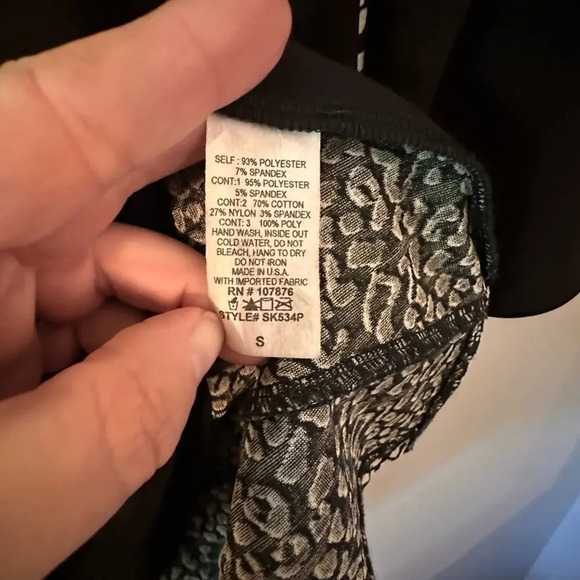 Sun‎ Kim Black and Cream Animal Tunic Long Sleeve Classy Sheer V at Neck Size S - Picture 4 of 4